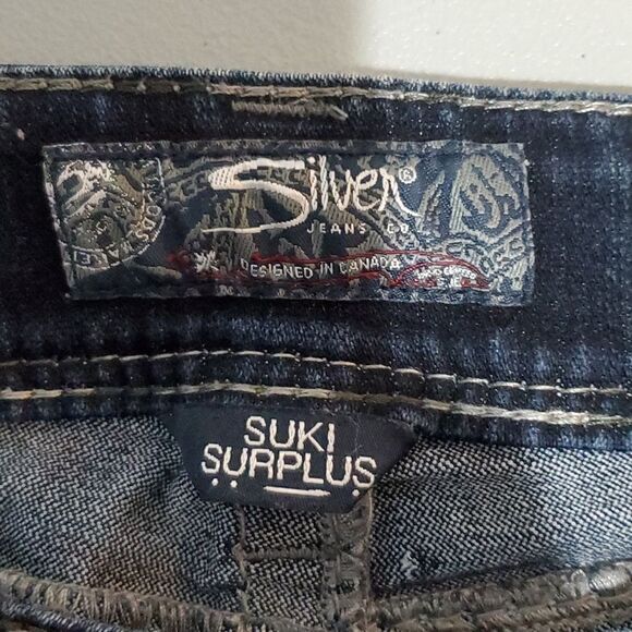 SILVER Suki dark wash mid rise 30x32 boot cut jeans - Picture 6 of 8